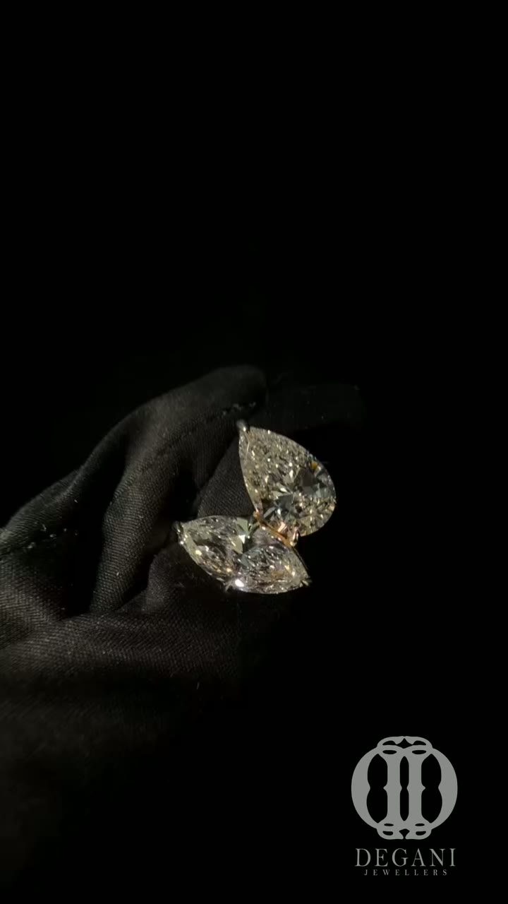Pear Trilogy — 18k gold · three-stone