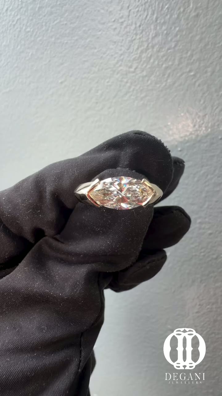 Marquise Solitaire — 18k gold · tapered band